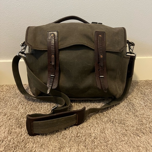 Saddleback Leather Mountainback Collection - *Original* Messenger Bag - Picture 1 of 16